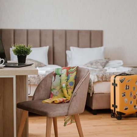 оранта Hotel Truskavets