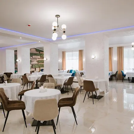 оранта * تريسكافيتس